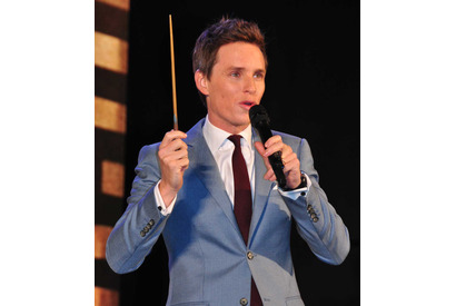 エディ・レッドメイン、800人のファンたちを「トランクの中に入れて持ち帰りたい」 画像