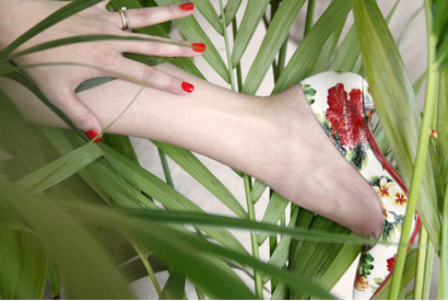 「クリスチャン ルブタン」からとびきりハワイアンな“Hawaii Kawai”コレクション 画像