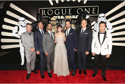 『ローグ・ワン』ワールドプレミアにキャスト集結！ハリウッドがスター・ウォーズ一色に 画像