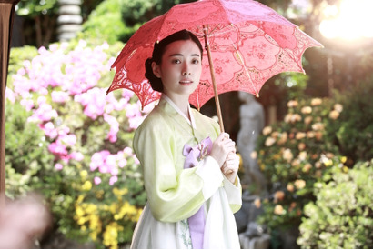 ハン・ヒョジュ、同世代の実力派チョン・ウヒと相性ピッタリ！『愛を歌う花』メイキング映像入手 画像