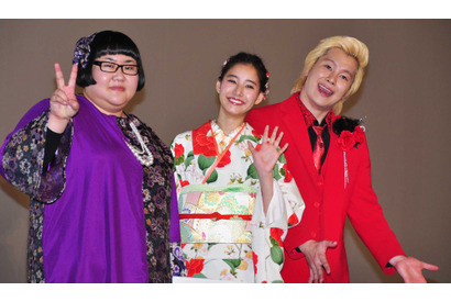 中島裕翔、ヒロイン・新木優子ではなくメイプル超合金・安藤なつをバックハグ！ 画像