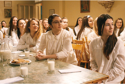 女子寄宿舎の夜の過ごし方は…？『天使にショパンの歌声を』本編映像到着 画像