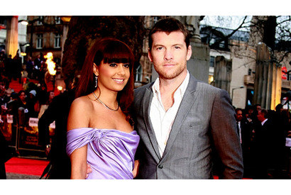 サム・ワーシントン、交際中の恋人と『タイタンの戦い』ワールド・プレミア出席でご機嫌！ 画像