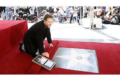 ラッセル・クロウがハリウッド殿堂入り。最新作で演じたロビン・フッドは「タイツなし！」 画像