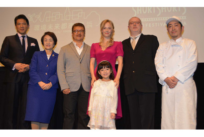 シャーロット・ケイト・フォックス、英語なしの撮影に苦労 画像