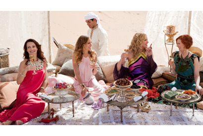 ペネロペ登場＆元カレのあの人も！　謎が少しずつ明らかに…『SATC2』予告編解禁 画像
