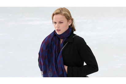 アビー・コーニッシュに破局後初のロマンス。お相手はジョシュ・ハートネット？ 画像