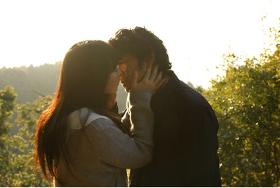 水崎綾女、“視力を失いゆく”永瀬正敏と「本能のままのキス」…『光』特報映像 画像