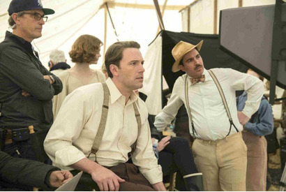 エル・ファニングも「心から信頼」ベン・アフレック監督作『夜に生きる』メイキング写真 画像