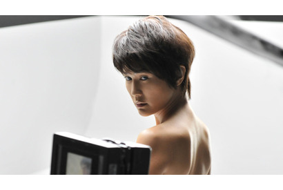 このイケメンの正体は…？　はるな愛、20年ぶりの“男装”披露！ 画像