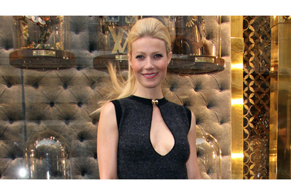 「ルイ・ヴィトン」ロンドン旗艦店オープニングに、大胆衣裳のグウィネスらが出席 画像