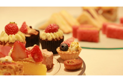 まるでいちごの舞踏会!? 「ホテルニューオータニ大阪」で30種類のいちごスイーツを堪能 画像