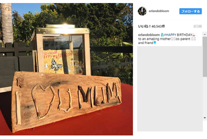 オーランド・ブルーム、ミランダ・カーの誕生日をインスタでお祝い 画像