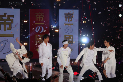 菅田将暉＆野村周平ら『帝一』メンバーがランウェイでイチャイチャ！ 画像