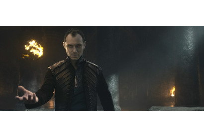 ジュード・ロウ、邪悪なキャラに「興奮」 ガイ・リッチー監督『キング・アーサー』 画像