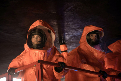 エイミー・アダムス、“謎の飛行体”の内部に初潜入！『メッセージ』本編映像 画像