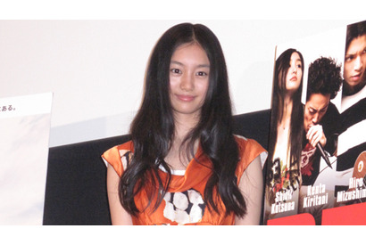 忽那汐里　音楽には「1日5時間以上浸っている」 画像