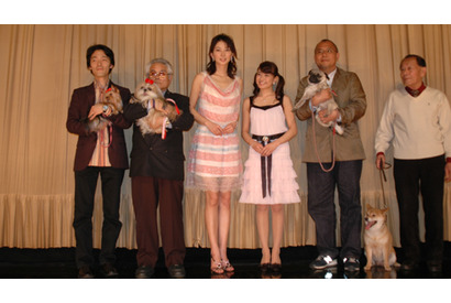 『いぬのえいが』伊東美咲、乙葉 初日舞台挨拶 画像