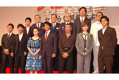 青島と室井がガッチリ握手！　織田裕二の「ただいま」に会場全体「おかえり！」 画像