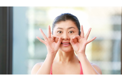 30秒で小顔＆立体顔へ 魔法の運動”顔ヨガ”で自力整形！ 画像