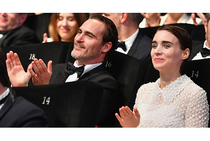 ルーニー・マーラ＆ホアキン・フェニックス、カップルで公の場に 画像