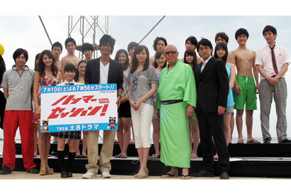 もこみち　元ユニバース宮坂の胸を凝視し「鼻血出そう」 画像