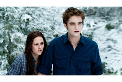 『エクリプス』特報解禁　愛を誓うエドワード＆ジェイコブ猛アタック！ベラの運命は？ 画像
