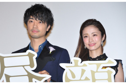 斎藤工、涙の上戸彩にハンカチ＆笑いを差し出す!?「脱ぎます！」 画像