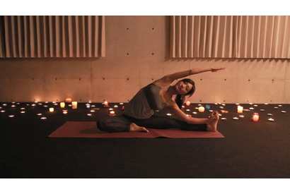 アロマの香りで癒される「キャンドルヨガ」で毎日を快眠に！ 画像