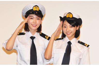 飯豊まりえ＆武田玲奈、船酔いで吐きそうなシーンで変顔炸裂！ 画像