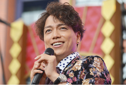 歌い＆踊りながら登場したプリンス・山崎育三郎、汗をかきかき「暑いから服を切りたい！」 画像