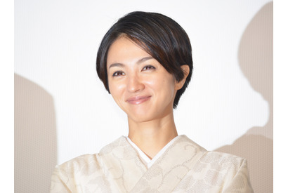 満島ひかり、奄美の子どもたちから大人気！ 共演俳優が嫉妬で蹴られるも笑み浮かべる 画像