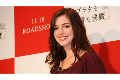 『プラダを着た悪魔』アン・ハサウェイ来日記者会見 画像