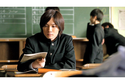 【予告編】学ラン姿の神木＆野村の姿も！『茅ヶ崎物語』桑田佳祐ライブ帯同で全国公開へ 画像