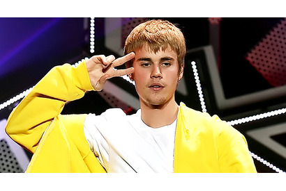 ジャスティン・ビーバー、目尻近くの十字架の新タトゥーが意味深？ 画像