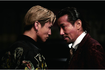 岩田剛典＆岸谷五朗が睨み合う…『HiGH&LOW』場面カット大公開！ 画像