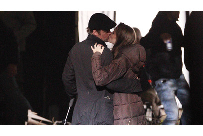 アンジー、ブラピと一緒に子連れでブダペストの温泉へ 画像