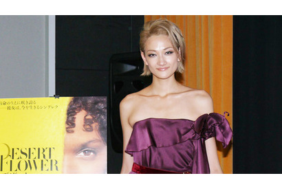 冨永愛、母になっても変わらぬ美貌！　「秘訣は和食」 画像