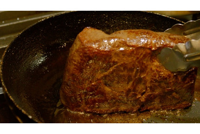 こだわりパンが食べ放題！ ベーカリー併設の人気バルで絶品肉料理に舌鼓 画像