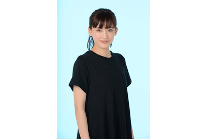 綾瀬はるか、“最強”のセレブ主婦に!?「悪いヤツをやっつけるアクション」も 画像