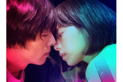 桜井ユキ＆高橋一生、キス寸止め写真公開『リミット・オブ・スリーピング ビューティ』 画像