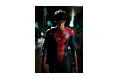 新スパイダーマンのコスチュームが全世界同時解禁！　顔に傷…いきなりピンチ？  画像
