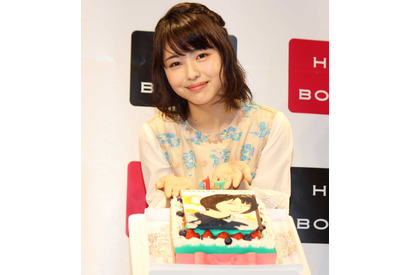 浜辺美波、写真集＆カレンダーブックがW発売前重版の快挙！「心からうれしい」 画像