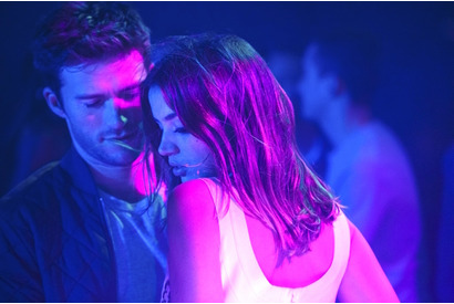 スコット・イーストウッド、注目美女とクラシックカー・デート!?『スクランブル』 画像