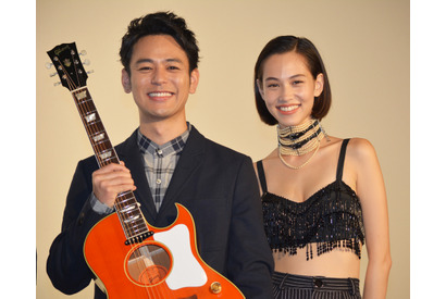 水原希子、大胆“私服”ファッションで魅了！「普通の服、持っていない」 画像