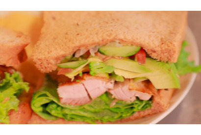 ヘルシーでガッツリ！ ランチに食べたいボリューム満点サンド 画像