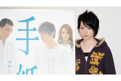 小柄な身体に大きな心　『手紙』主題歌 高橋 瞳インタビュー 画像