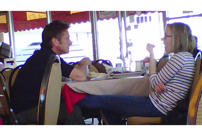 スカーレット・ヨハンソン、うわさのお相手とランチ・デート 画像