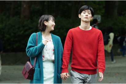 三浦春馬＆松井玲奈、ラブラブ“手つなぎ”写真公開！「オトナ高校」 画像