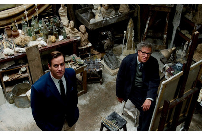 ジェフリー・ラッシュ×アーミー・ハマー、アトリエで地獄のセッション！ 『ジャコメッティ』予告 画像